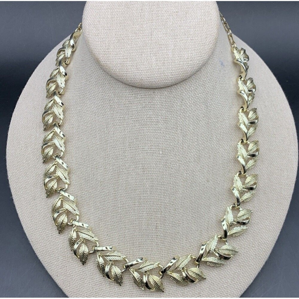 Leaf Link Collar Necklace Gold Tone Mid Century 1950s 1960s Classic Vintage
